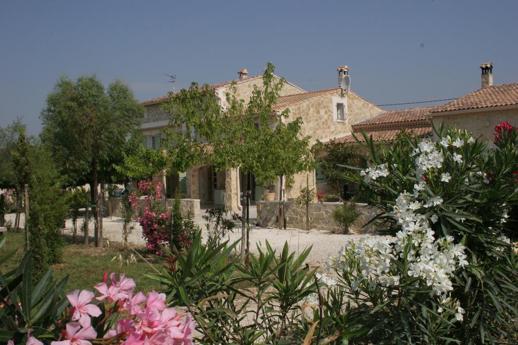 Locations Des Alpilles Saint-Rémy-de-Provence Exterior foto